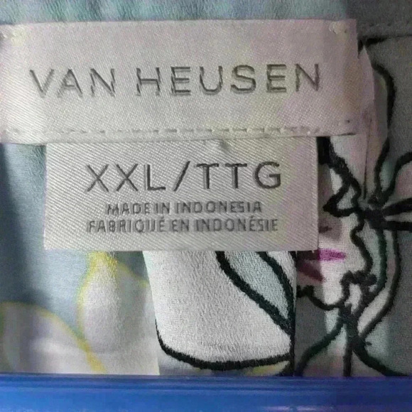 Van Heusen sleeveless floral blouse. Size XXL . 100% polyester. - Picture 3 of 6